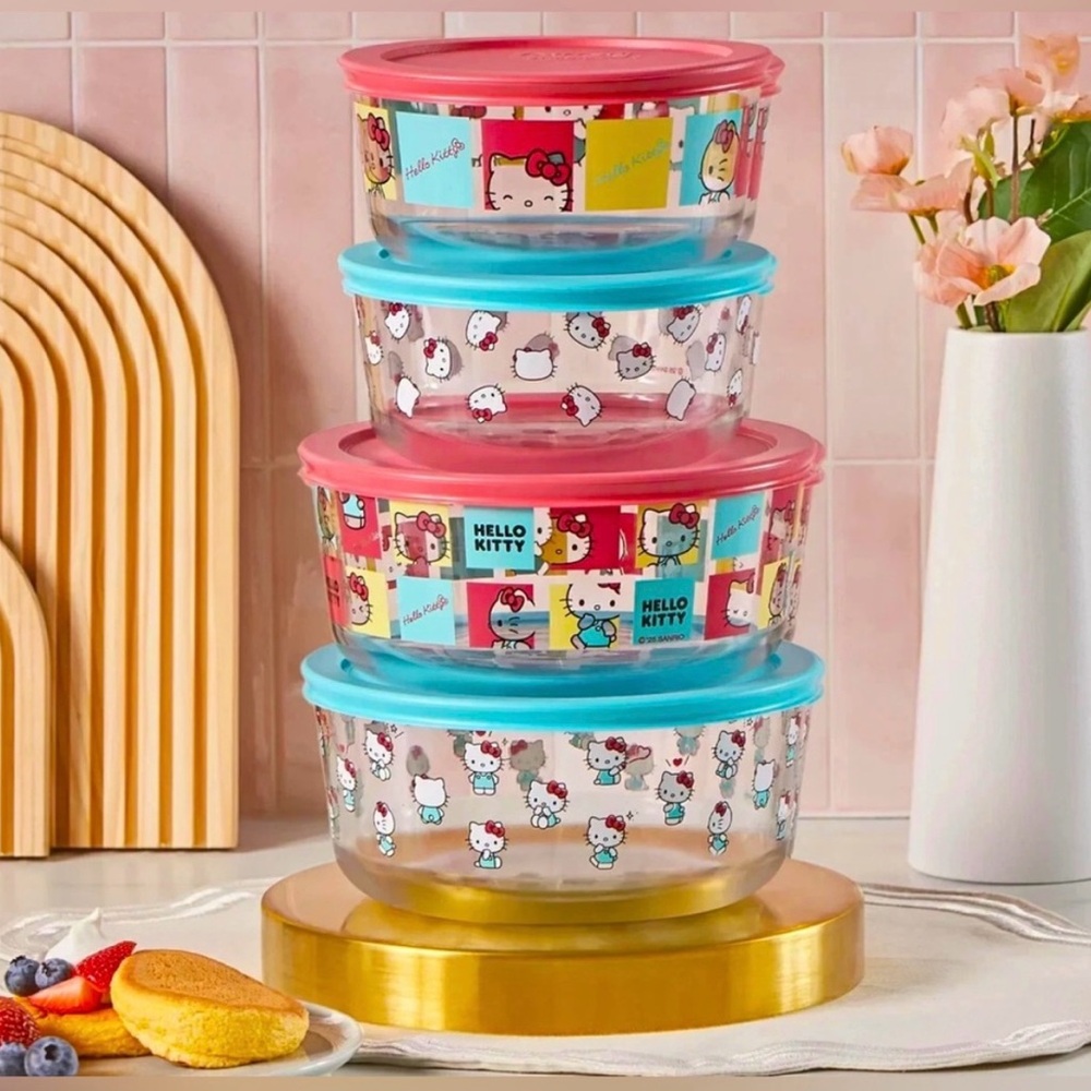 NEW Hello Kitty Pyrex 8-piece Decorated Glass Food Storage Set
